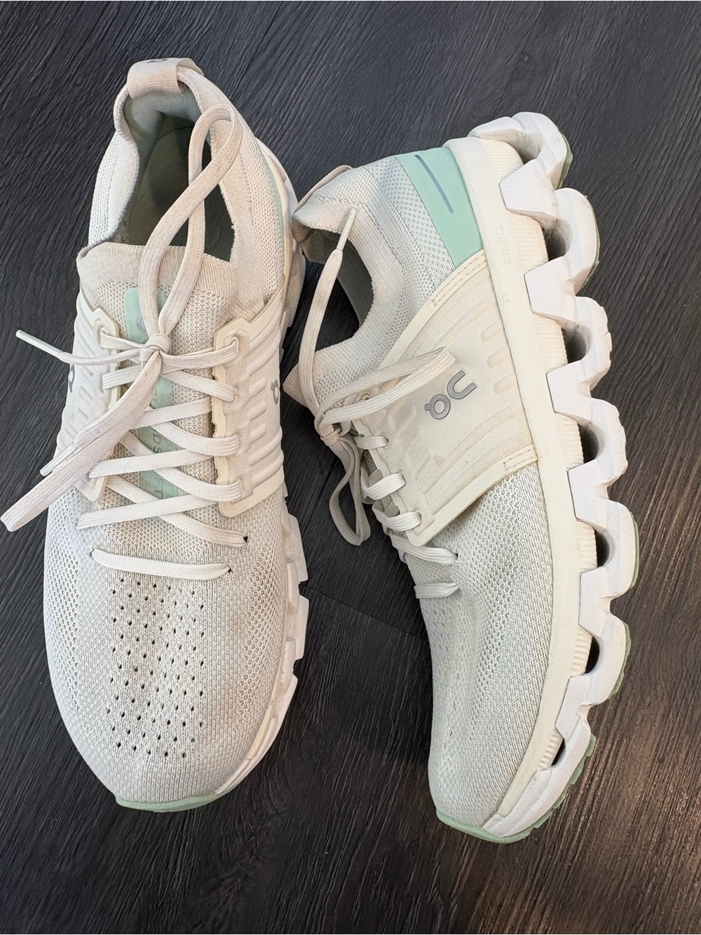 On Running Cloud Running Shoe in White with Mint Accents women’s 10.5 - Picture 3 of 15